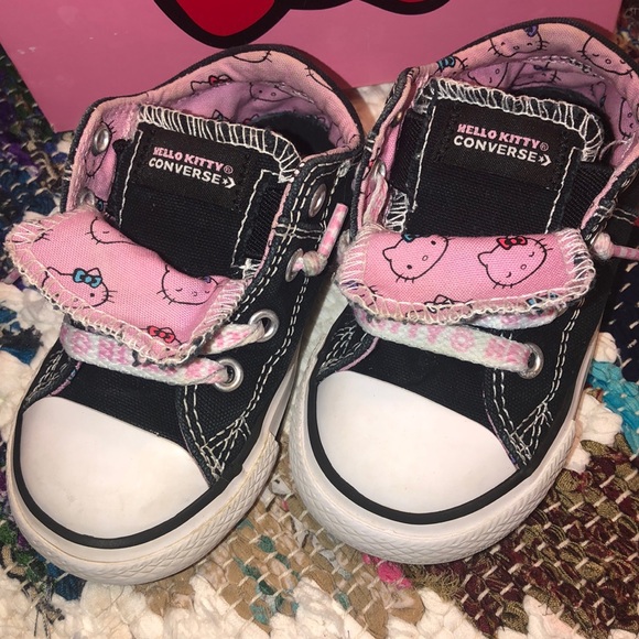 Hello Kitty Converse! 💕 - Picture 2 of 5